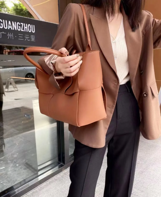 Trendy Large Capacity Woven Shoulder Tote Bag